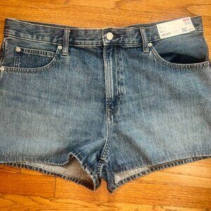 UNIQLO women's jeans denim shorts never worn 32 in